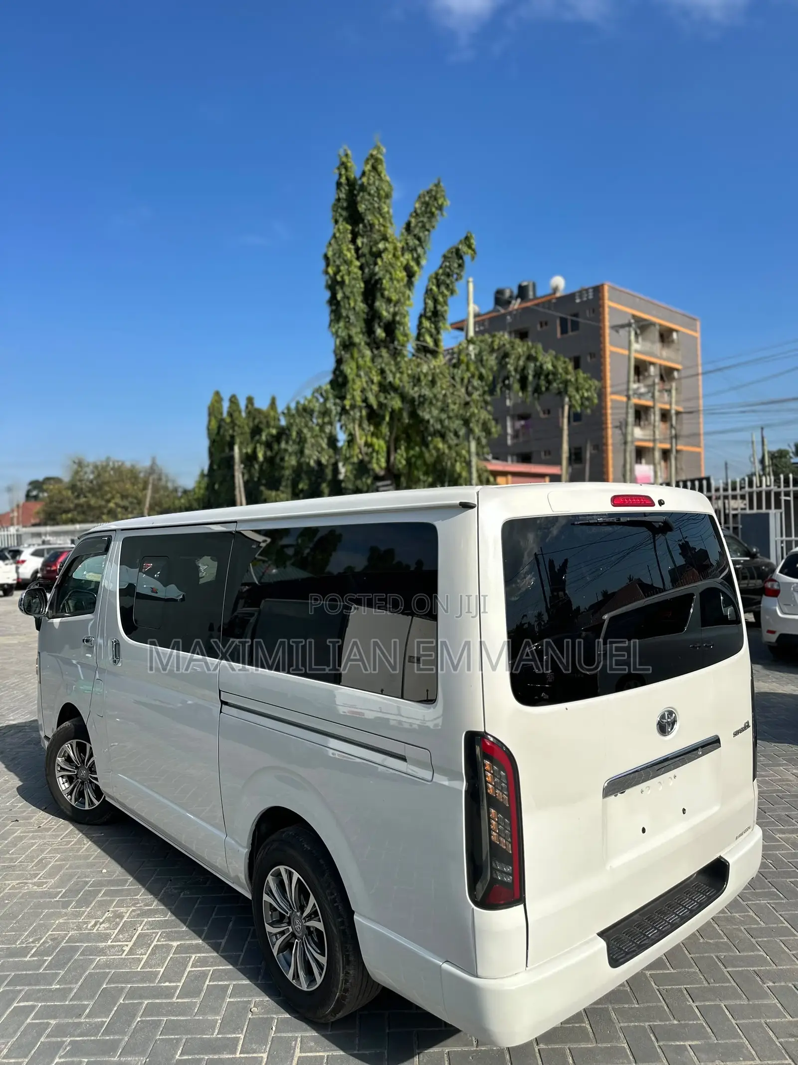 Toyota HiAce 2011 White