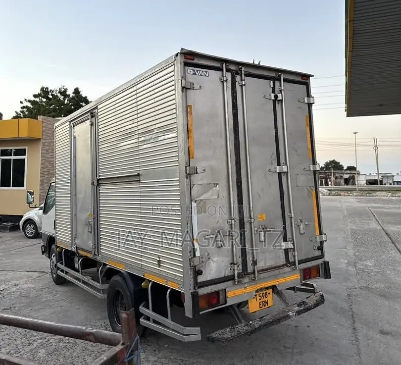 Mitsubishi Fuso Canter 2001 White
