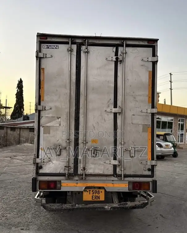 Mitsubishi Fuso Canter 2001 White