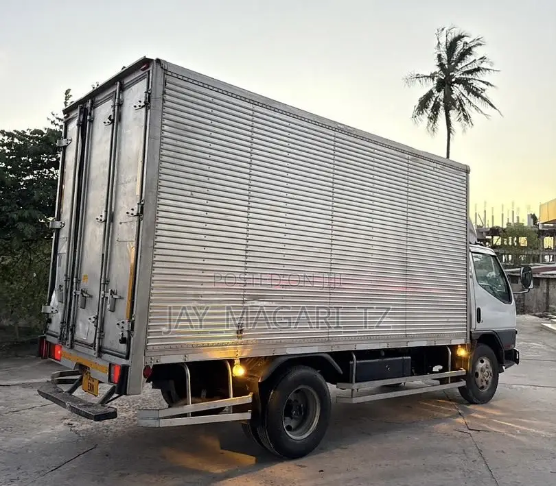 Mitsubishi Fuso Canter 2001 White