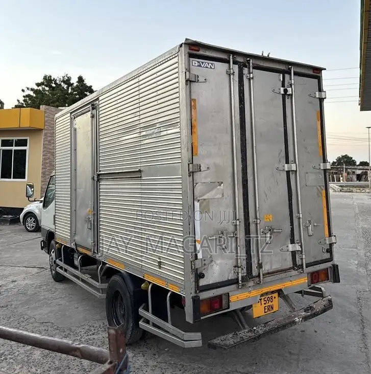 Mitsubishi Fuso Canter 2001 White