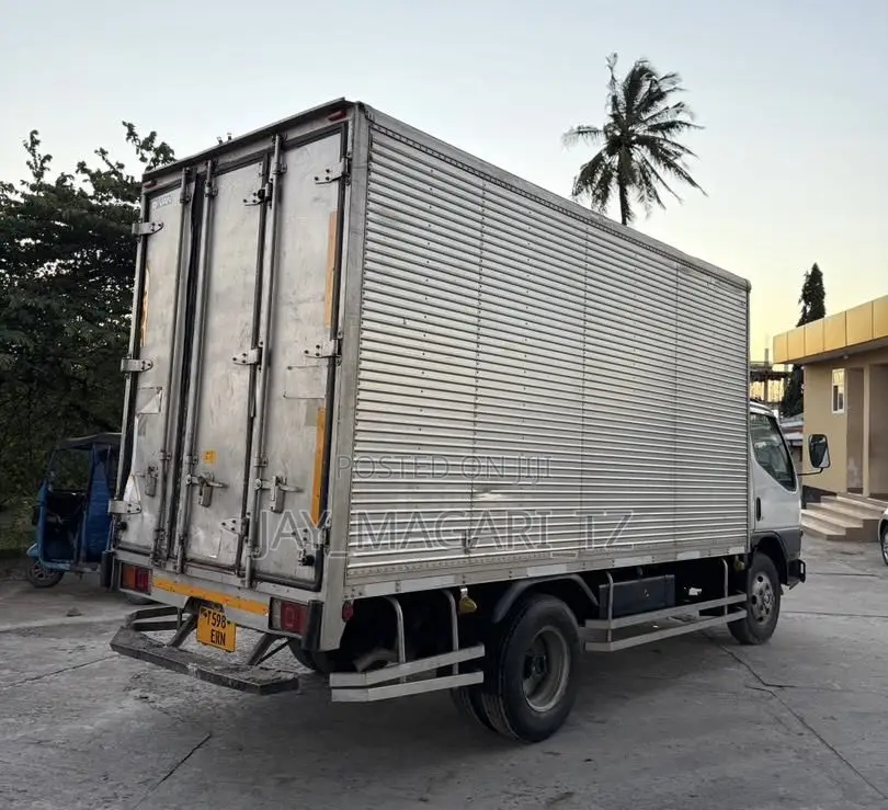 Mitsubishi Fuso Canter 2001 White