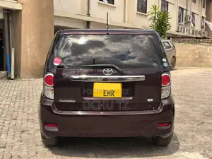 Toyota Corolla Rumion Hatchback 1.5 FWD 2012 Maroon