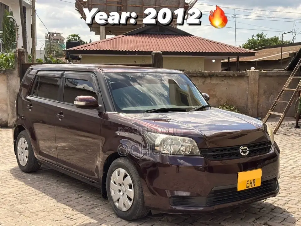 Toyota Corolla Rumion Hatchback 1.5 FWD 2012 Maroon