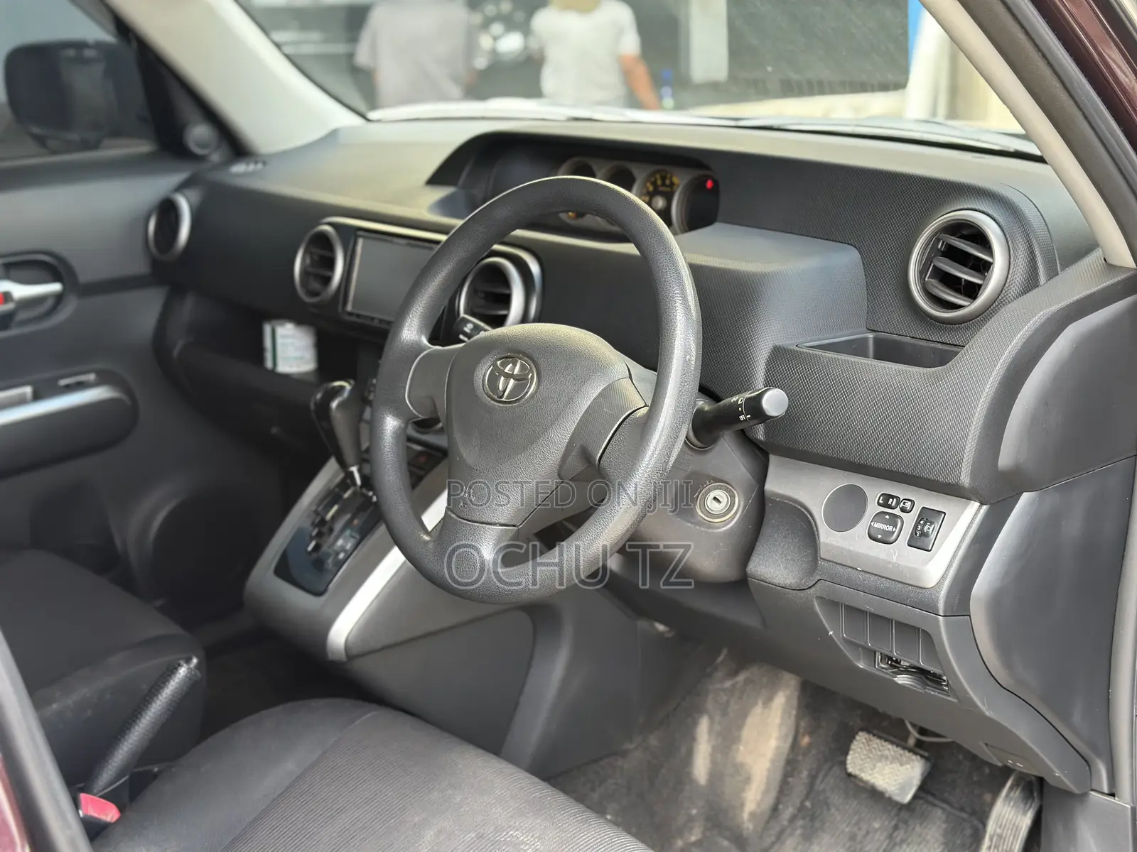 Toyota Corolla Rumion Hatchback 1.5 FWD 2012 Maroon