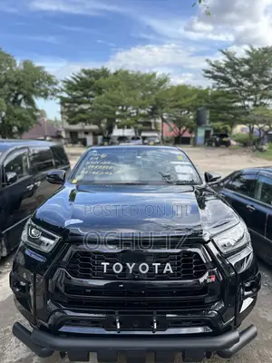Toyota Hilux 2024 Black