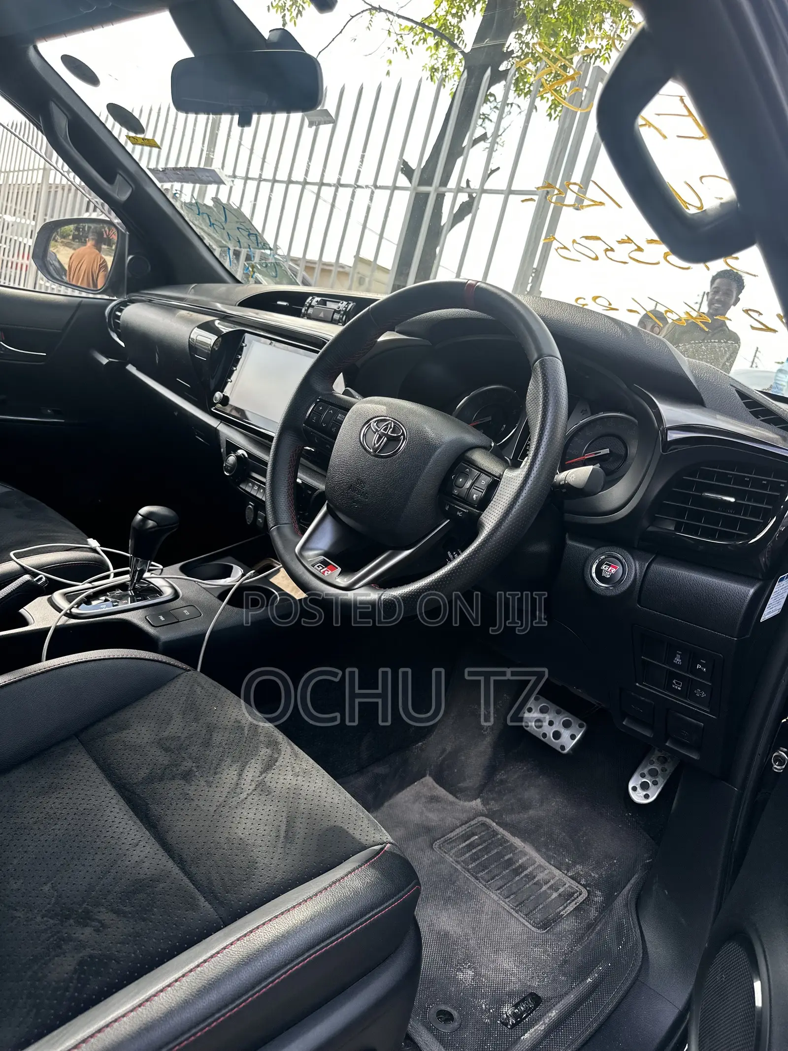 Toyota Hilux 2024 Black