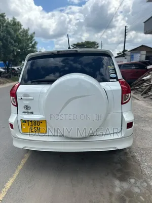 Toyota RAV4 2011 White