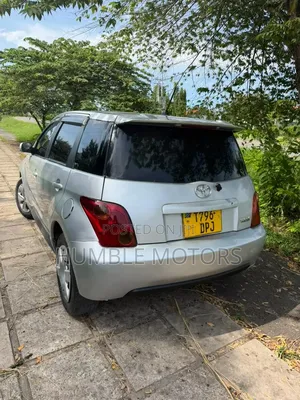 Toyota IST 2004 Silver