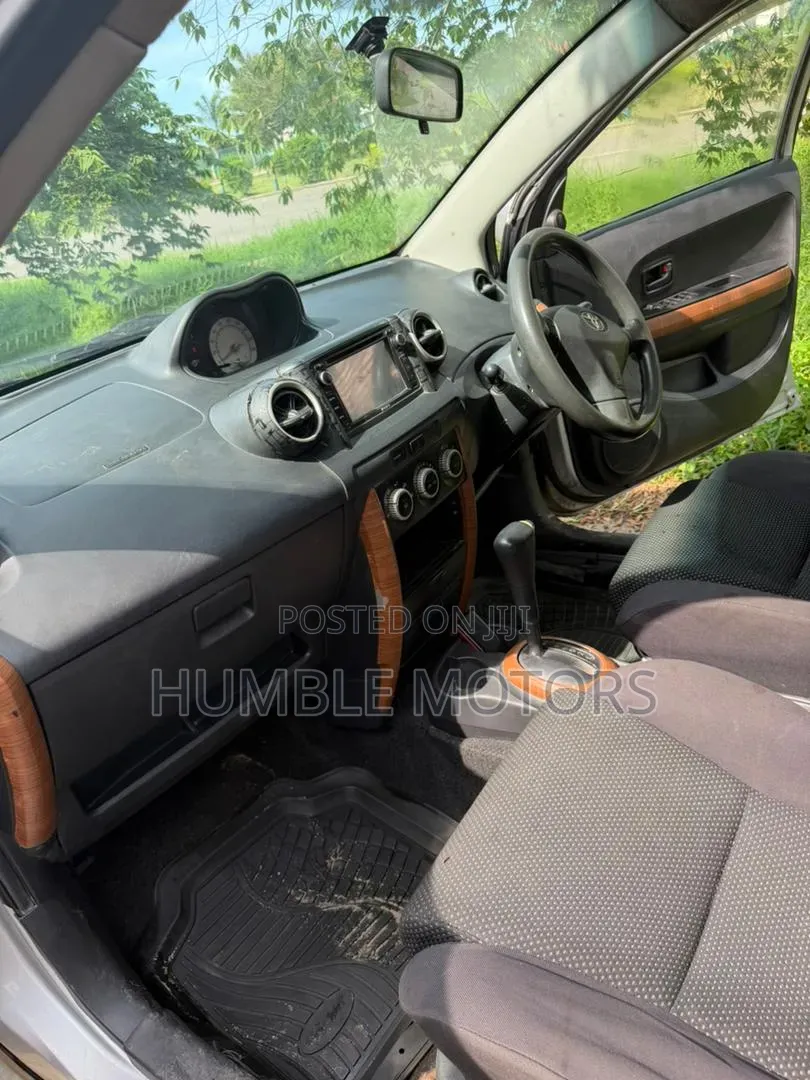 Toyota IST 2004 Silver