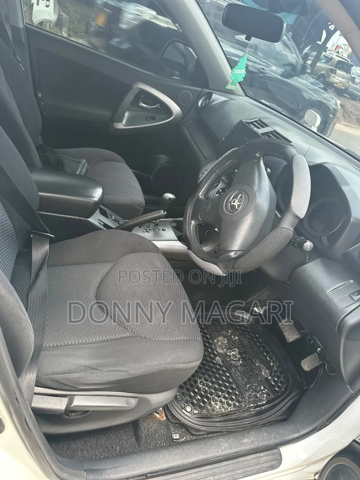 Toyota RAV4 2011 White