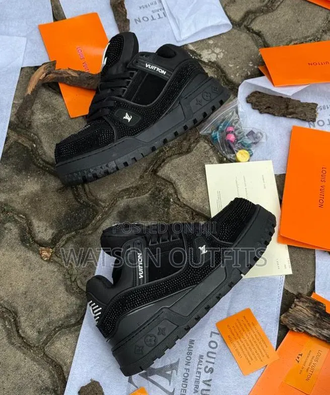 Lv Original or Louis Vuitton Brand Men's Leather Sneakers With Crystal