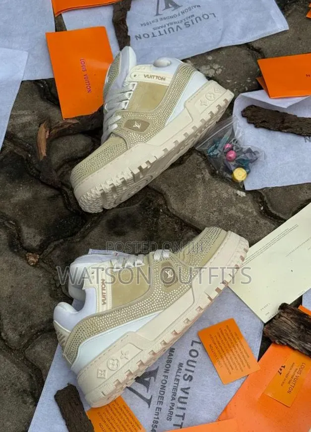 Lv Original or Louis Vuitton Brand Men's Leather Sneakers With Crystal