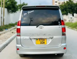 Toyota Noah 2.0 143hp AWD (8 Seater) 2008 Silver