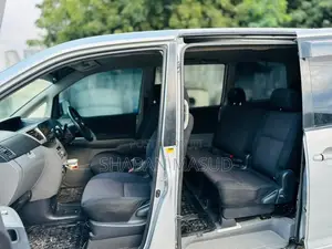Toyota Noah 2.0 143hp AWD (8 Seater) 2008 Silver
