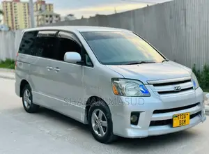 Toyota Noah 2.0 143hp AWD (8 Seater) 2008 Silver