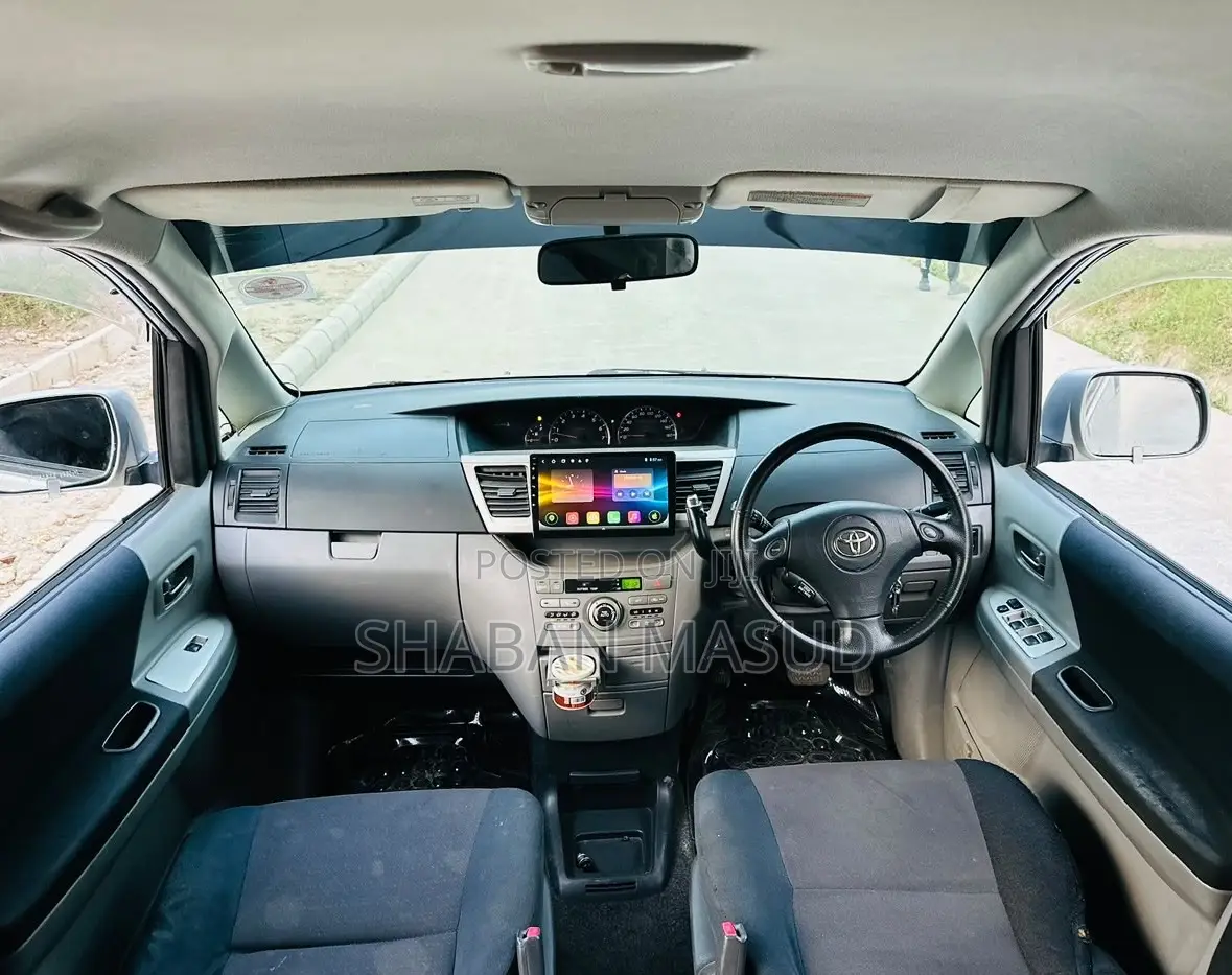Toyota Noah 2.0 143hp AWD (8 Seater) 2008 Silver