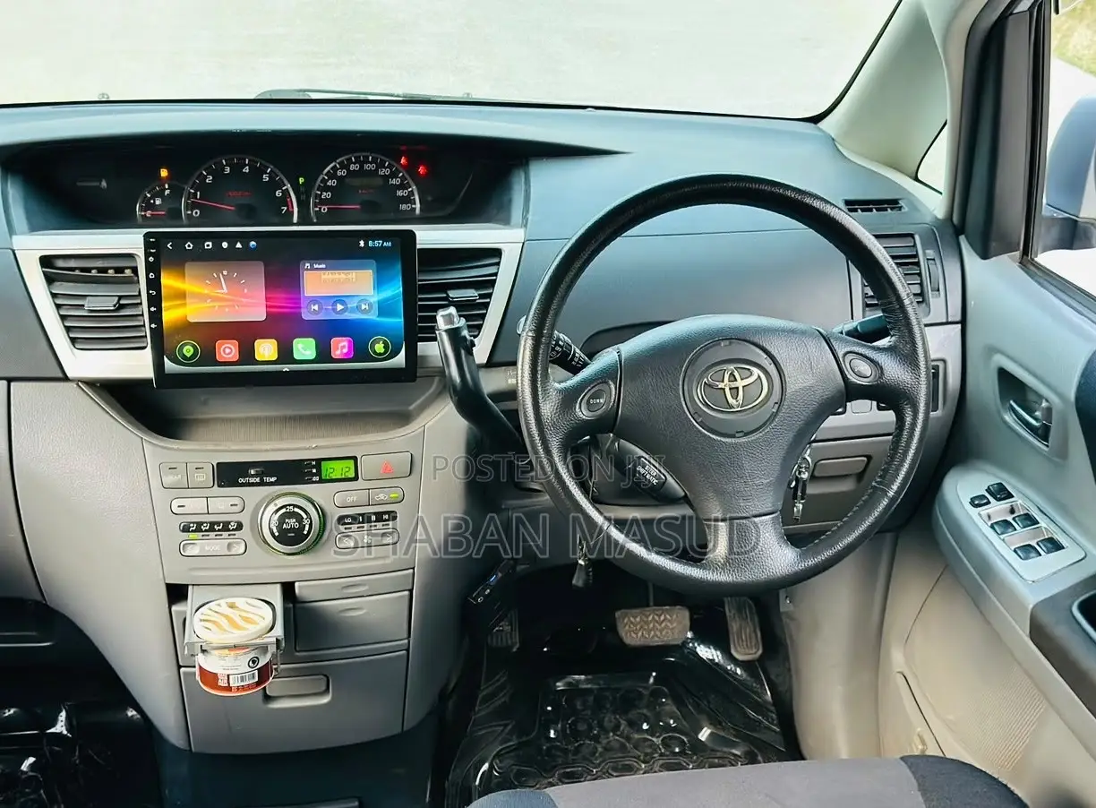 Toyota Noah 2.0 143hp AWD (8 Seater) 2008 Silver