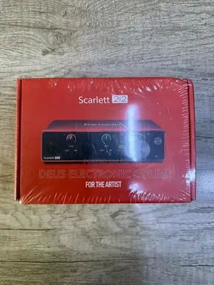 Scarlett 2i2
2 Channels 
400,000/=