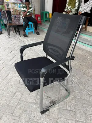 Visitor's Chair With Arms
