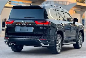 Toyota Land Cruiser 2023 Matt Black