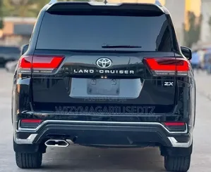 Toyota Land Cruiser 2023 Matt Black