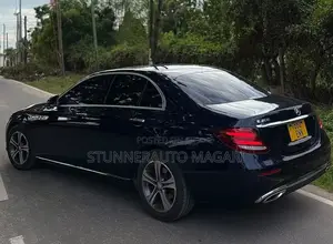 Mercedes-Benz E200 2017 Blue