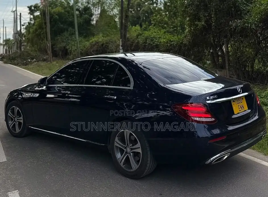 Mercedes-Benz E200 2017 Blue