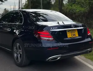Mercedes-Benz E200 2017 Blue