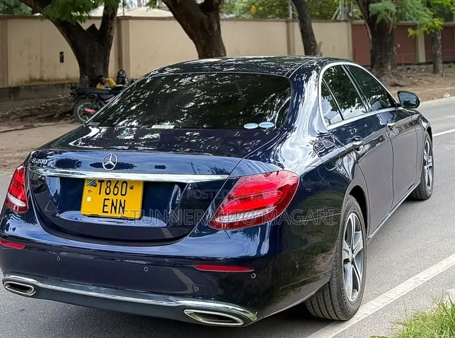 Mercedes-Benz E200 2017 Blue