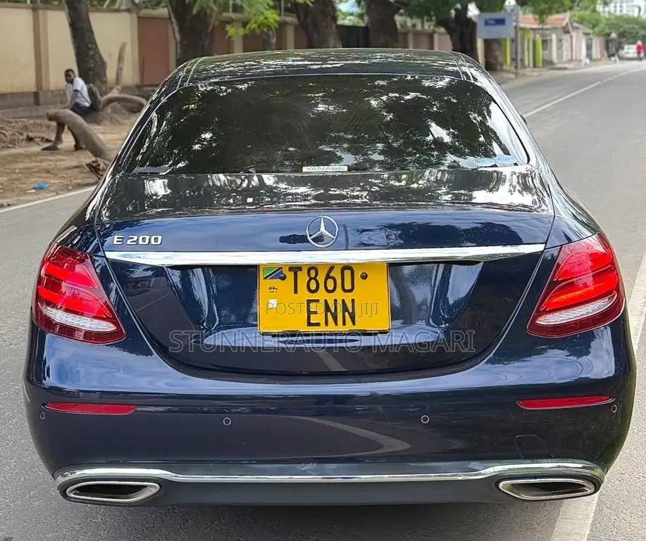 Mercedes-Benz E200 2017 Blue