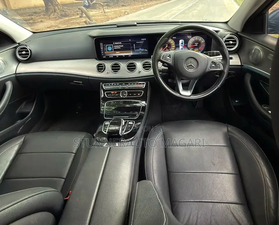 Mercedes-Benz E200 2017 Blue