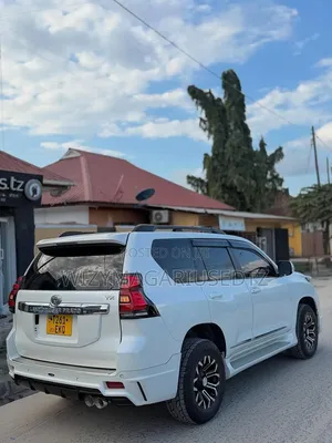 Toyota Land Cruiser Prado 2016 Off white