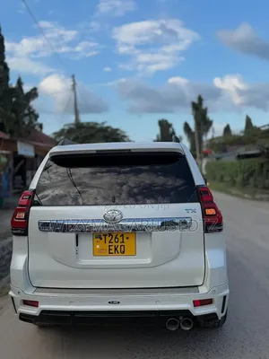 Toyota Land Cruiser Prado 2016 Off white