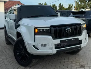 Toyota Land Cruiser Prado 2024 White