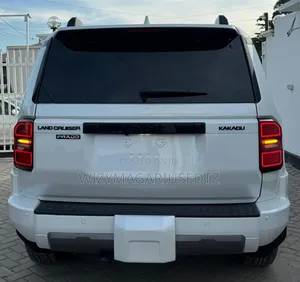 Toyota Land Cruiser Prado 2024 White