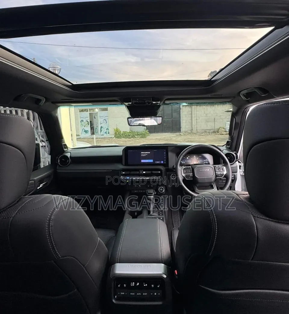Toyota Land Cruiser Prado 2024 White