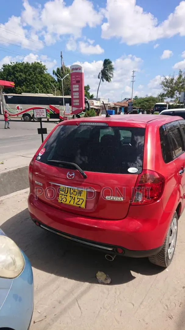 Mazda Verisa 2009 Red