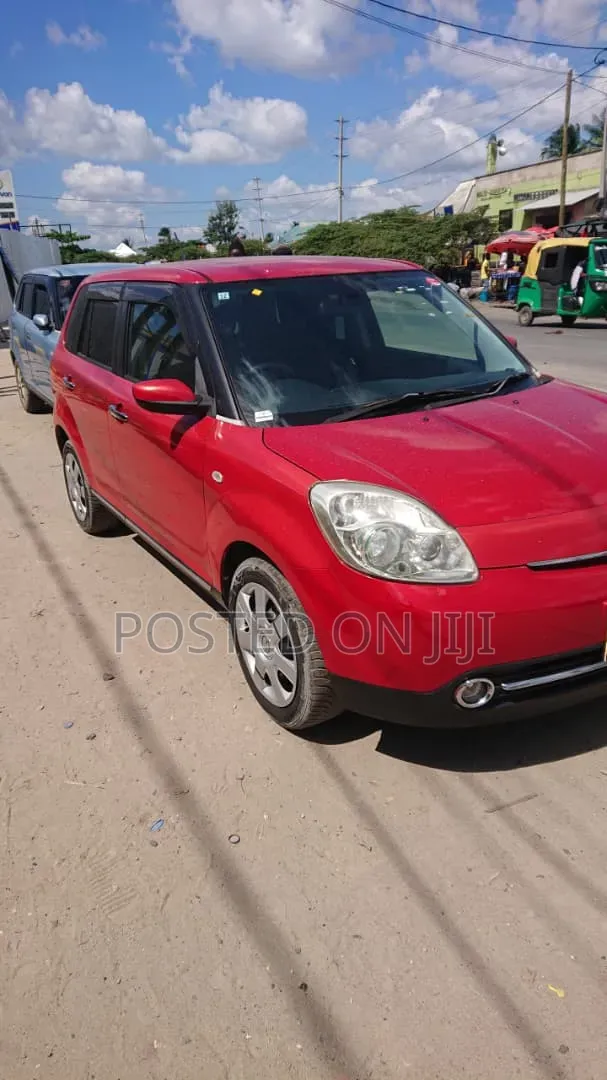 Mazda Verisa 2009 Red
