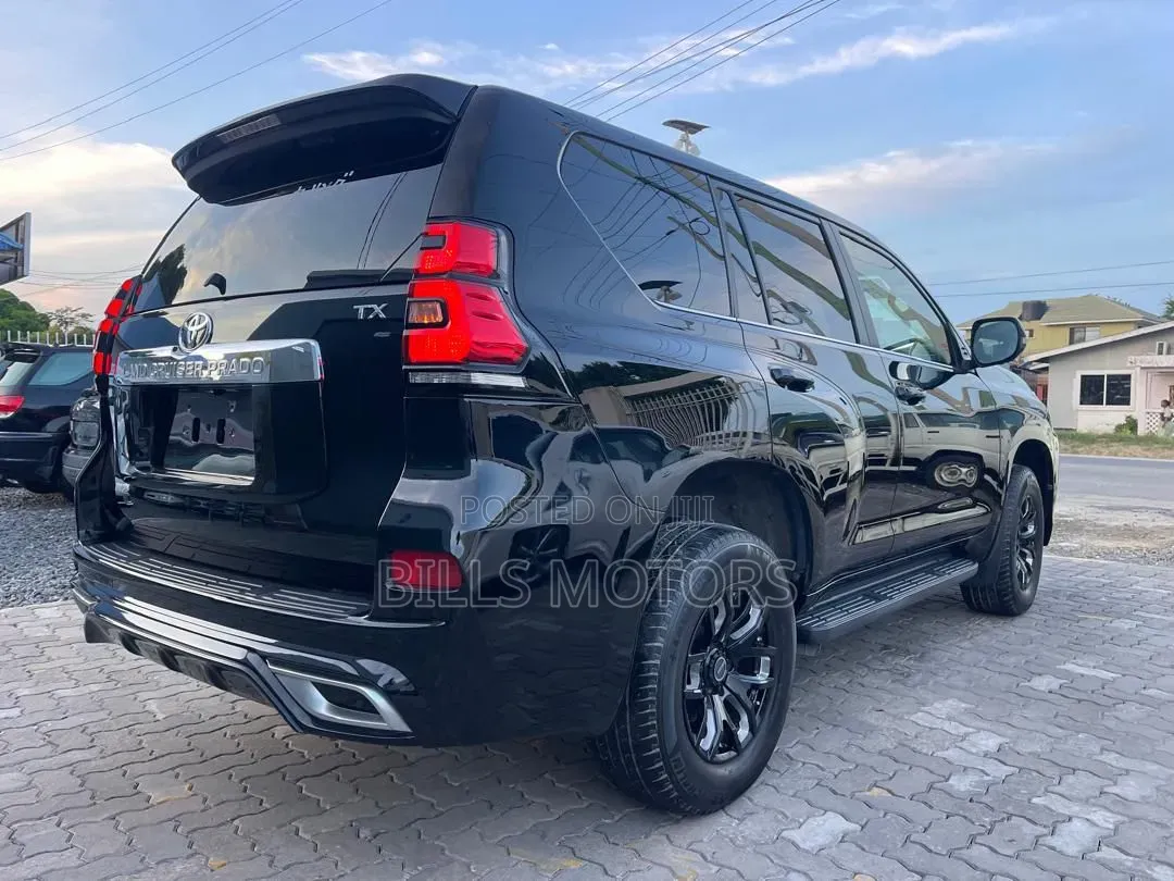 Toyota Land Cruiser Prado 2023 Black