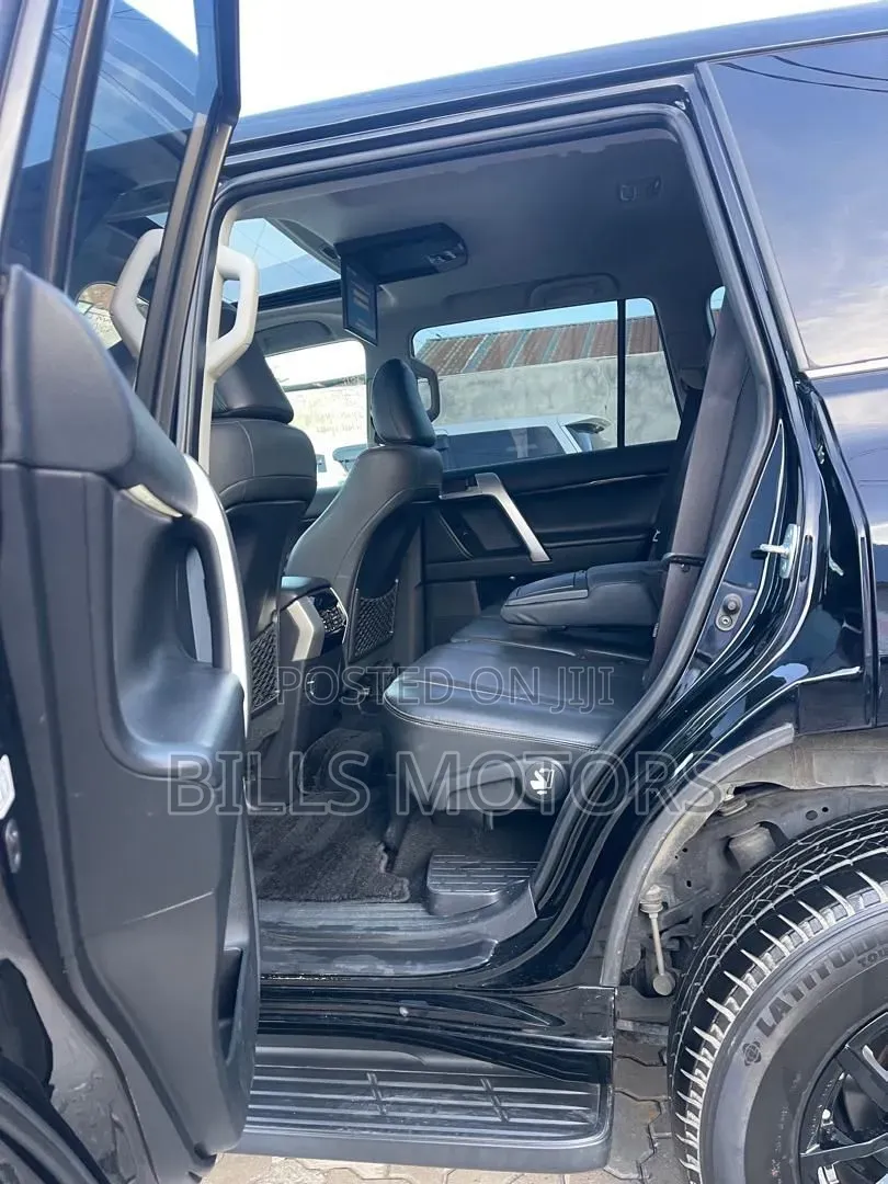 Toyota Land Cruiser Prado 2023 Black