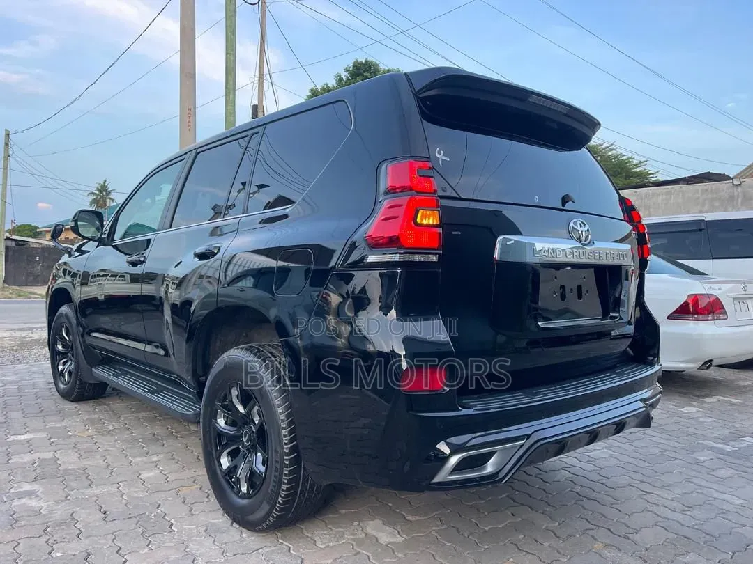 Toyota Land Cruiser Prado 2023 Black