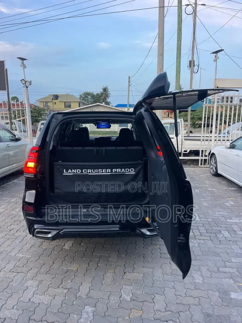 Toyota Land Cruiser Prado 2023 Black