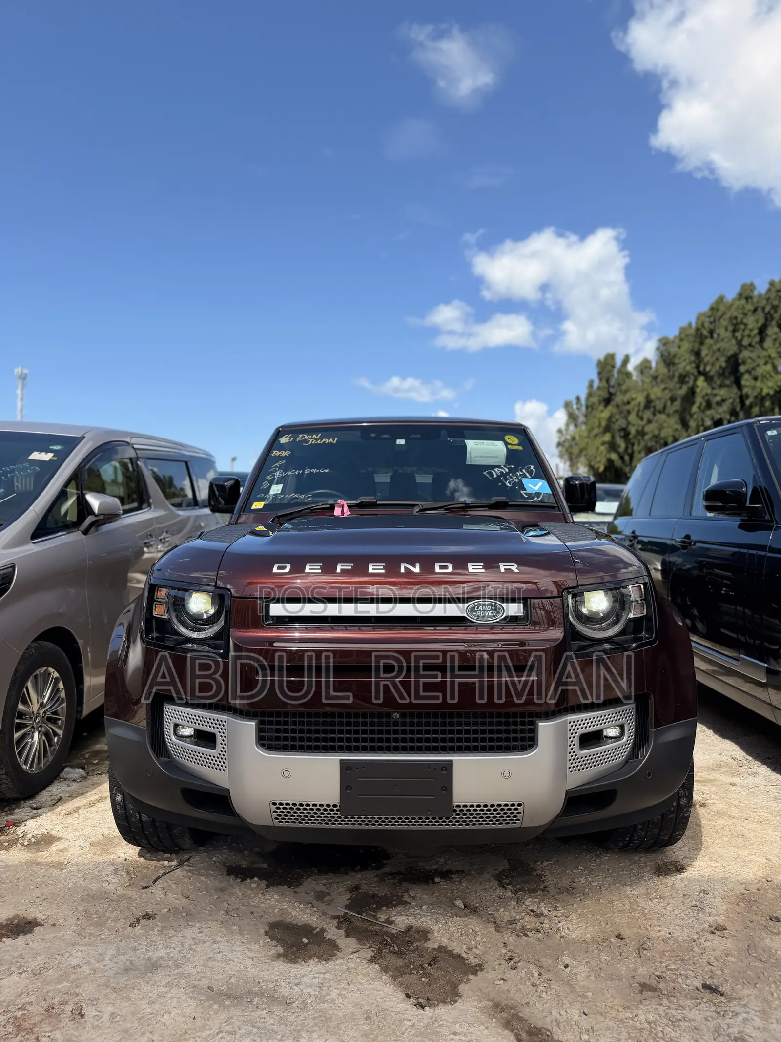 Land Rover Defender SE 2024 Red