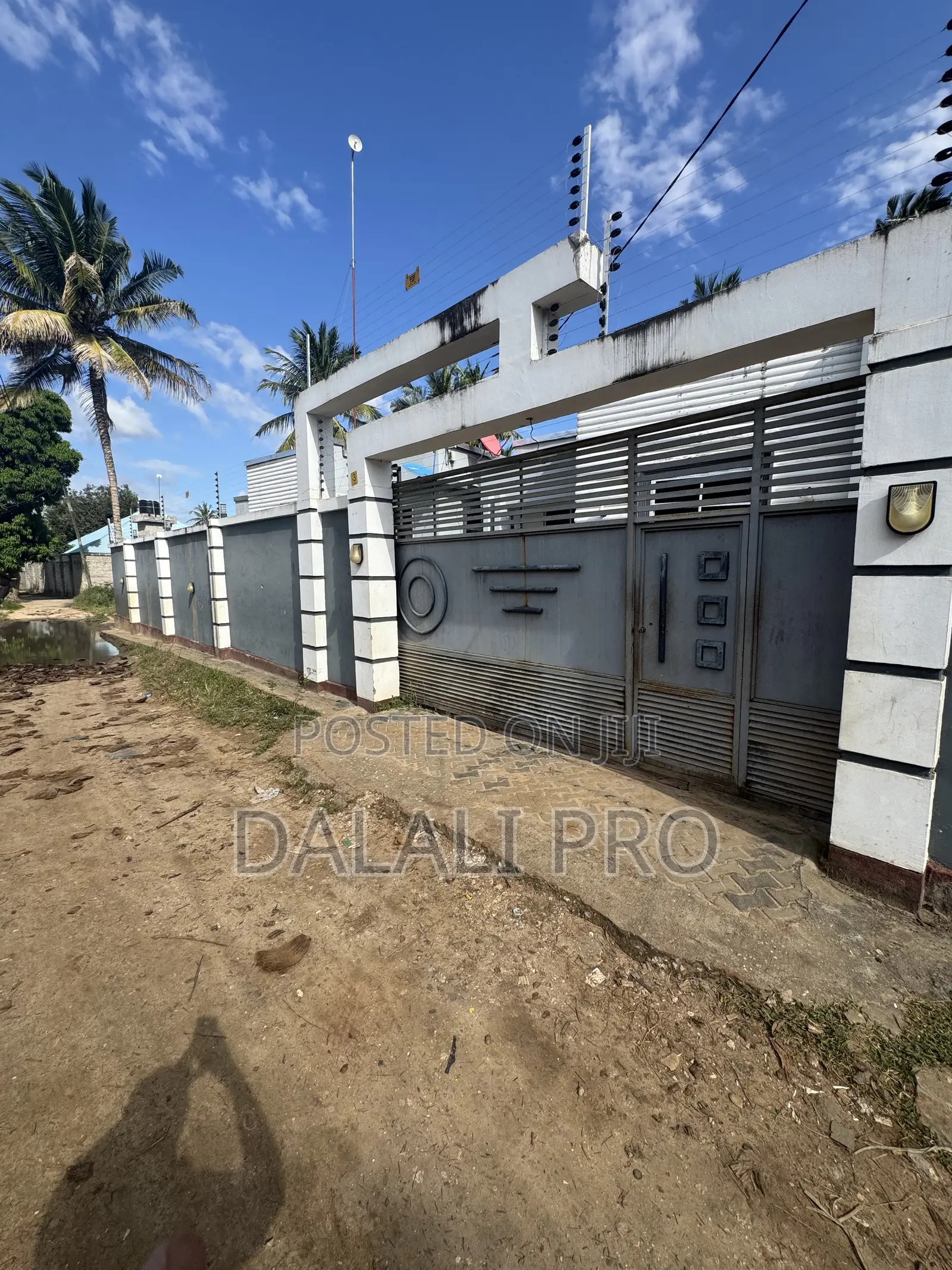 7bdrm Apartment in Kigamboni for sale