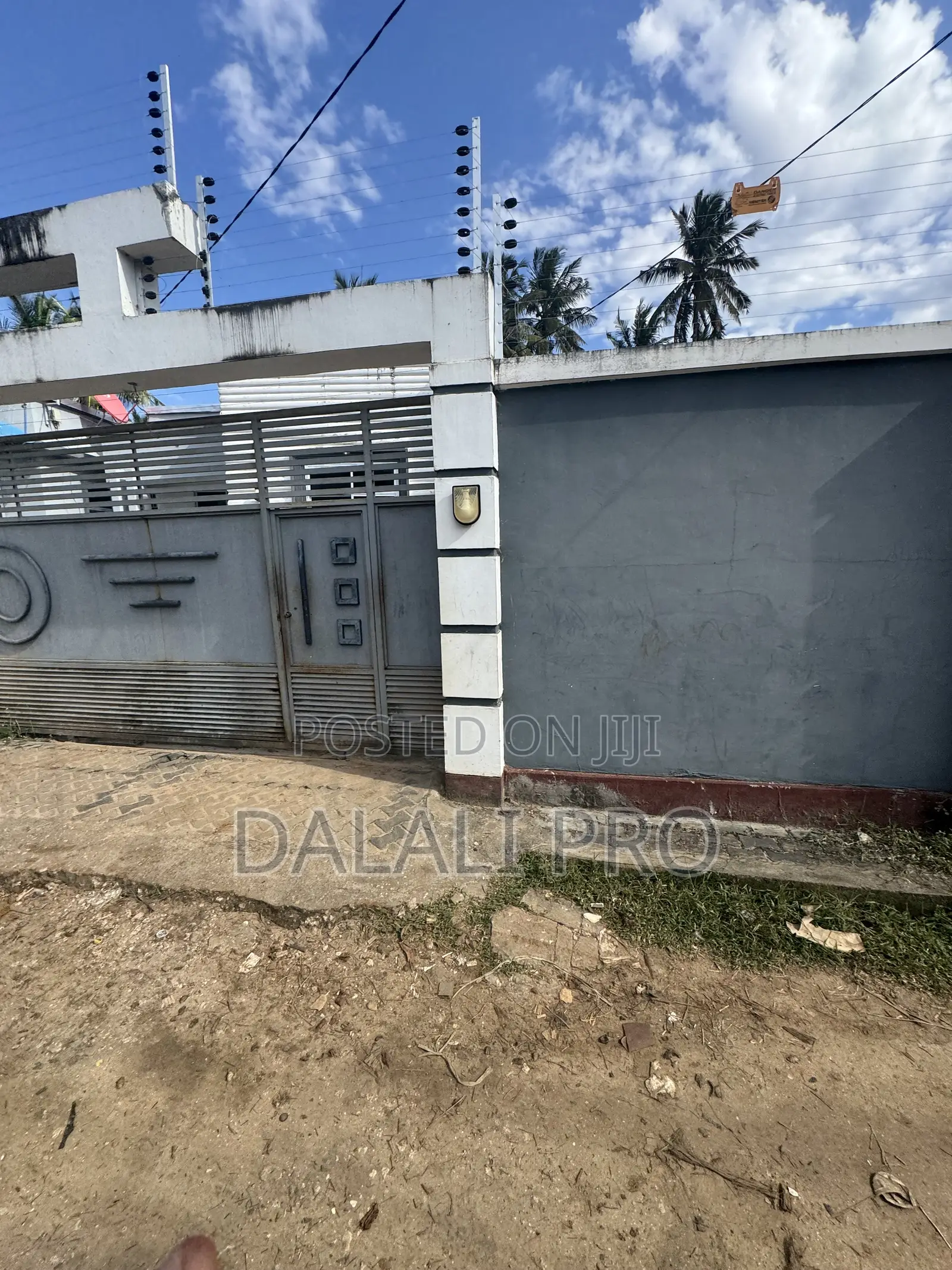 7bdrm Apartment in Kigamboni for sale