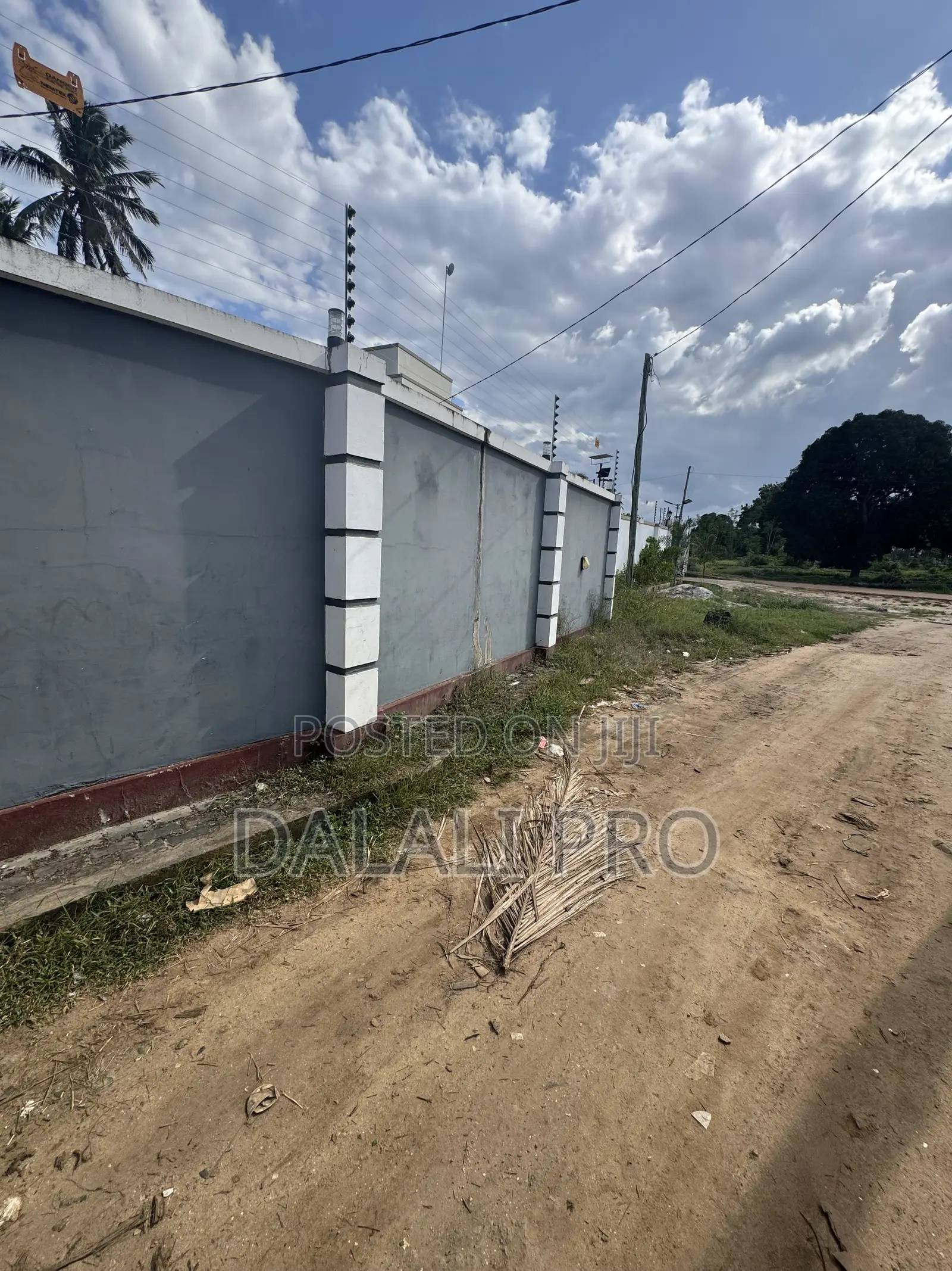 7bdrm Apartment in Kigamboni for sale
