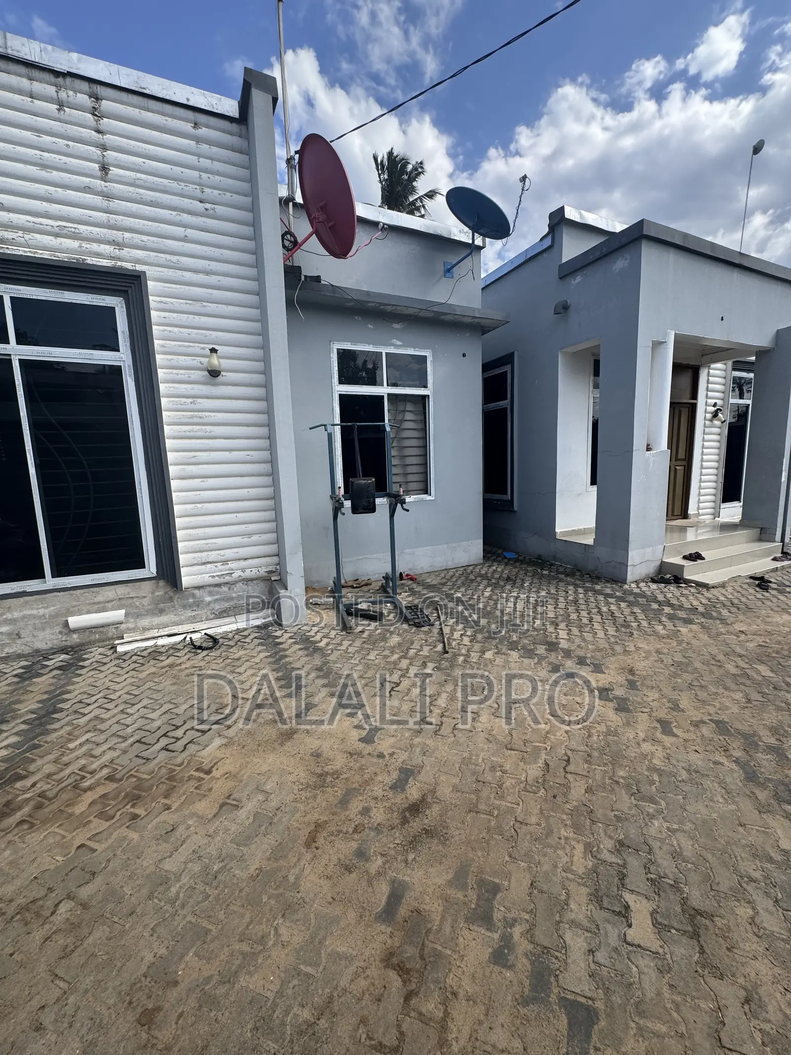 7bdrm Apartment in Kigamboni for sale