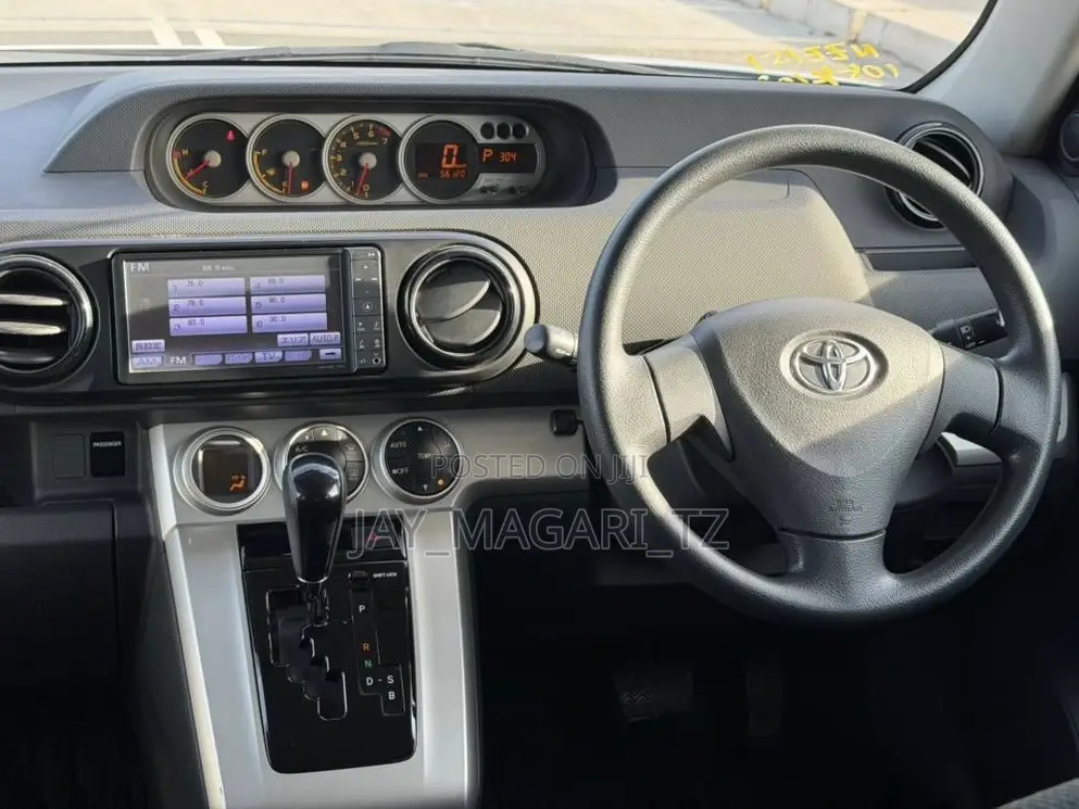Toyota Corolla Rumion 2009 White