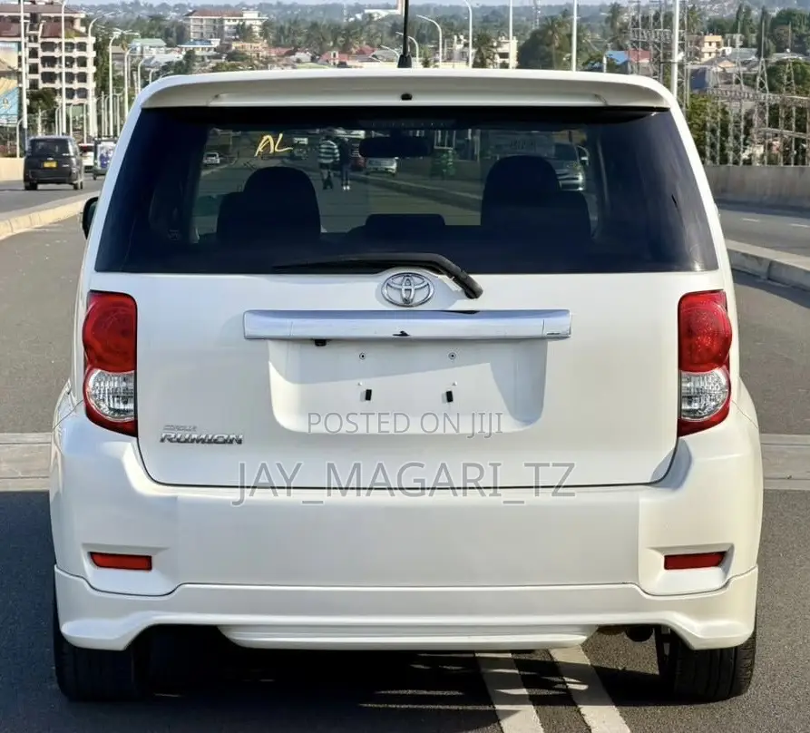 Toyota Corolla Rumion 2009 White